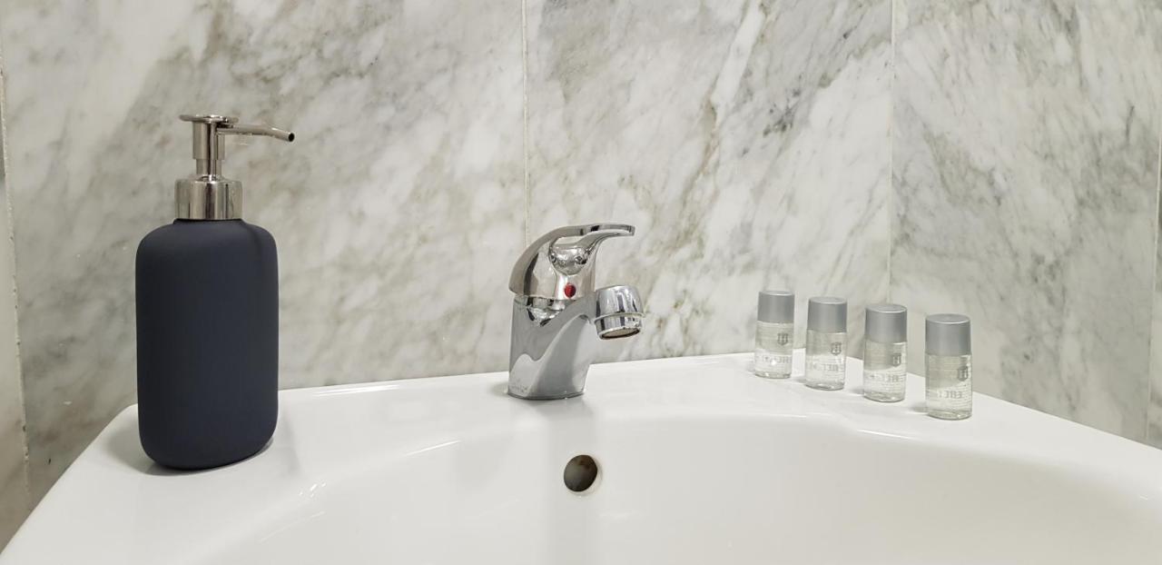 Lux Home - Sierpes Terrace Севиля Екстериор снимка